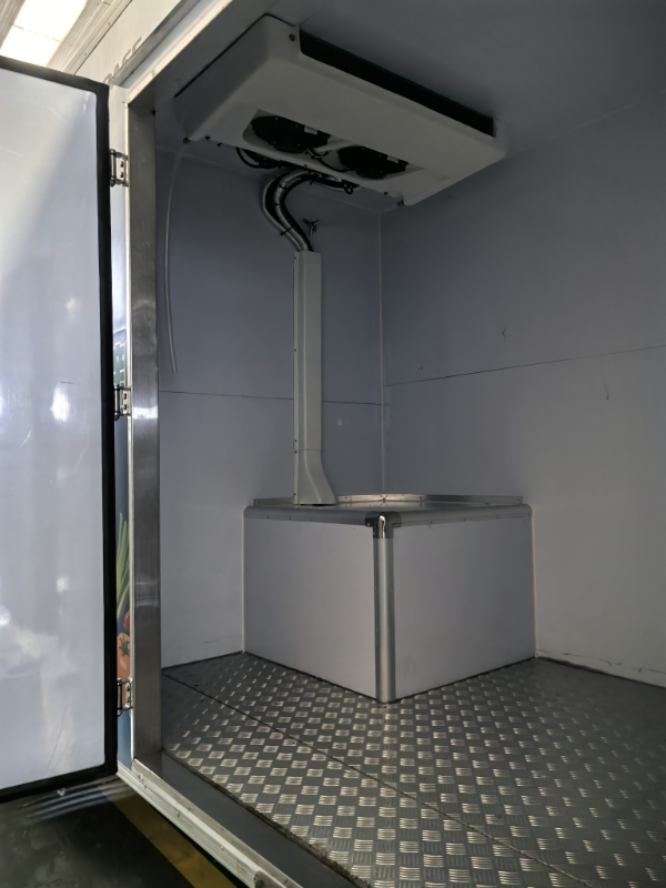 شاحنة صغيرة مبردة كهربائية متوافقة مع نظام الأفضليات المعمم (GSP) مخصصة لنقل اللقاحات