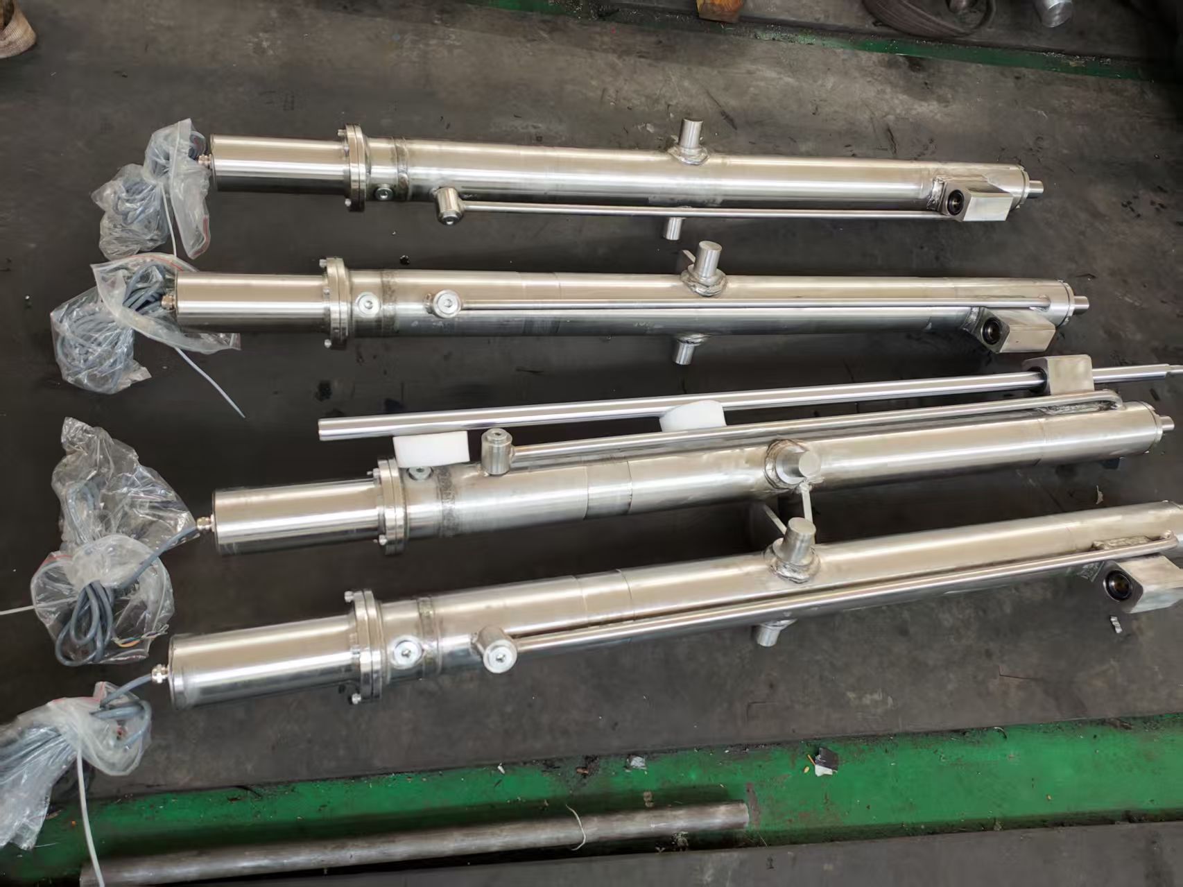 63 35-900 Stainless steel metallurgical hydraulic cylinder 63 35-900 Stainless steel metallurgical hydraulic cylinder