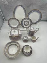 Household ceramic tableware sets