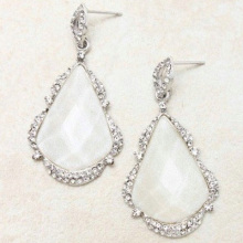White resin decorated drop earring