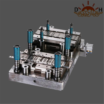 Metal stamping die for automotive connector terminal