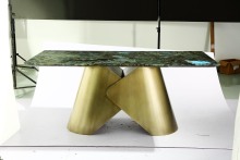 Fashionable Artistic Metal Dining Table