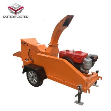 Diesel engine mobile wood shredder for branches