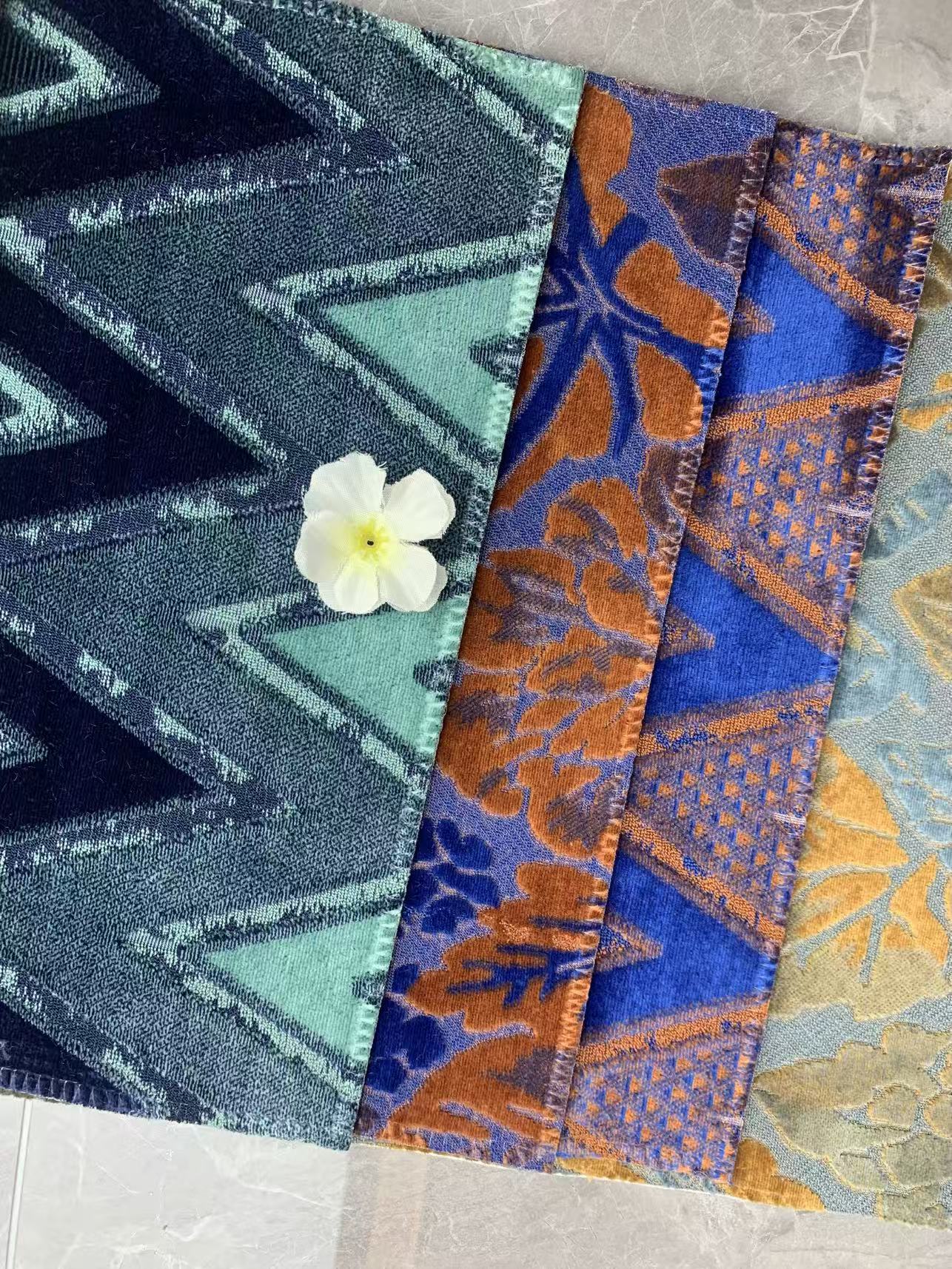 منسوجات اثاثه یا لوازم داخلی upholstery textiles