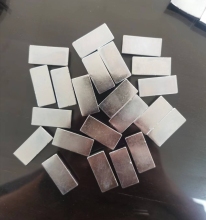 Low noise 3-wheeled rectangular motor magnet