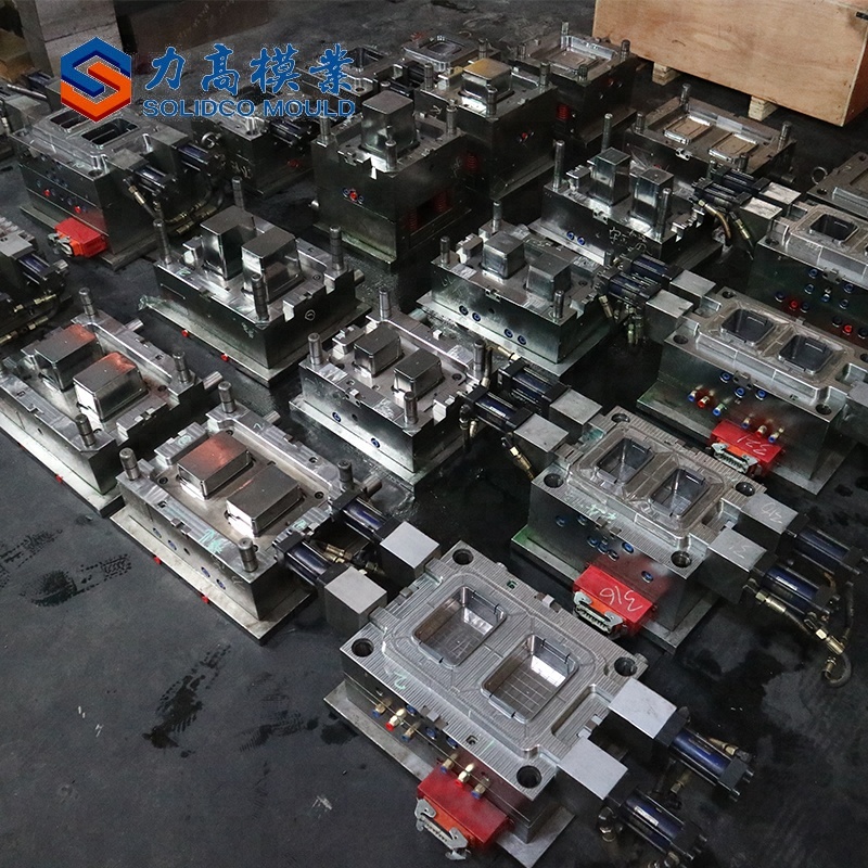 Plastic container plastic container mould