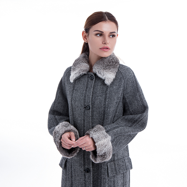 Fashionable cashmere coat with fur collar