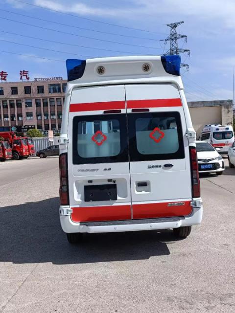 سيارات إسعاف الطوارئ مجهزة تجهيزًا طبيًا