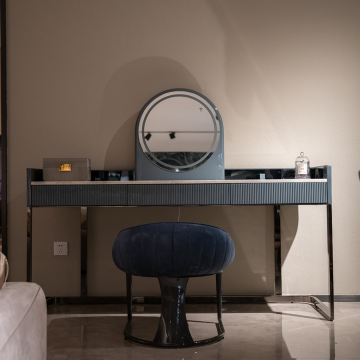 Hollywood Glam: Luxury Bedroom Dressing Tables & Vanity Mirrors