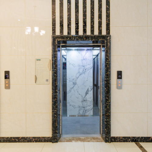 Elegante elevador de passageiros de aço inoxidável de mármore em aço inoxidável