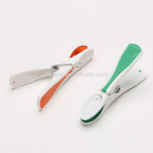 plastic clothes peg