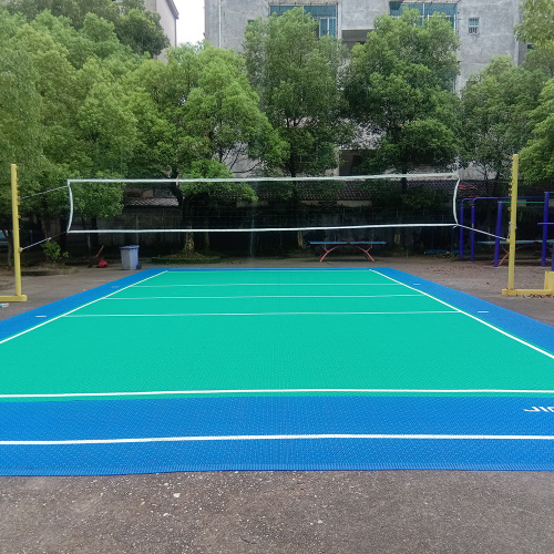 สนามเทนนิสคุณภาพสูงสีฟ้าและสีเขียว