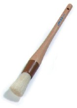 Round brusher with wooden long handle