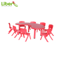 Chaises et tables d&#39;école