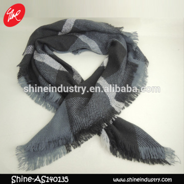 The fashion scarf with high qualily and checkered pattern of scarf