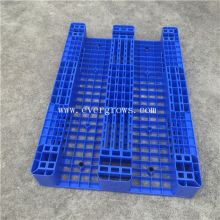 Euro-size plastic pallet and open bottom deck plastic pallet
