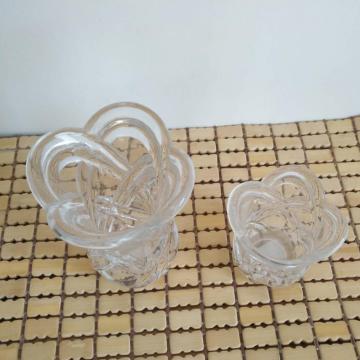 Embossed Flower Shape Clear Vase For Home Decoration