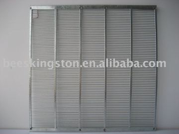 Metal queen excluder