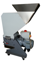 Low speed Granulator beside injection molding machine