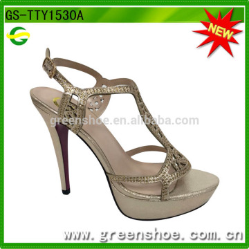 model sandal high heel