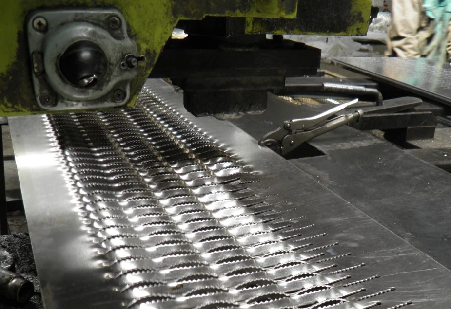 Crocodile Mouth Hole Anti-Skid Walkway/Aluminum Tread Plate