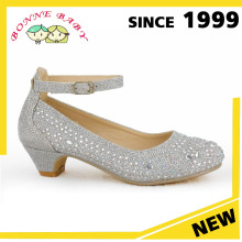 Alibaba Wholesale Factory Price Fashion White Rhinestone Upper Soft Insole Kids Shoes with Strap