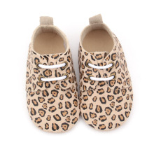 Zapatos Oxford hechos a mano del bebé del leopardo del nuevo diseño