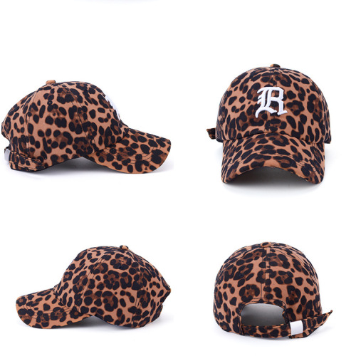 Gorra de béisbol bordada con estampado de leopardo