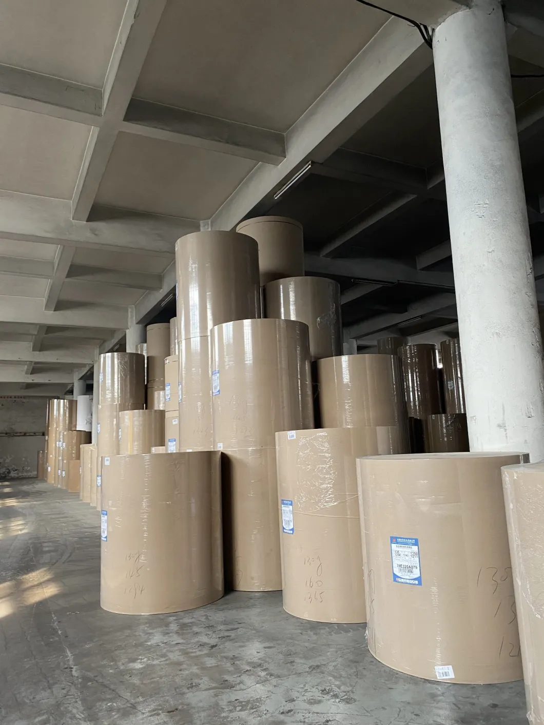 Virgin Wood Pulp 610mm 860mm Kraft Paper for Shopping Bags