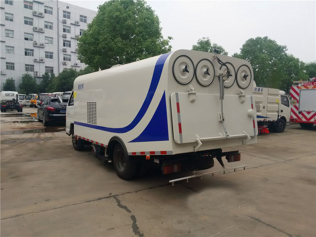 sweeper truck in china 3