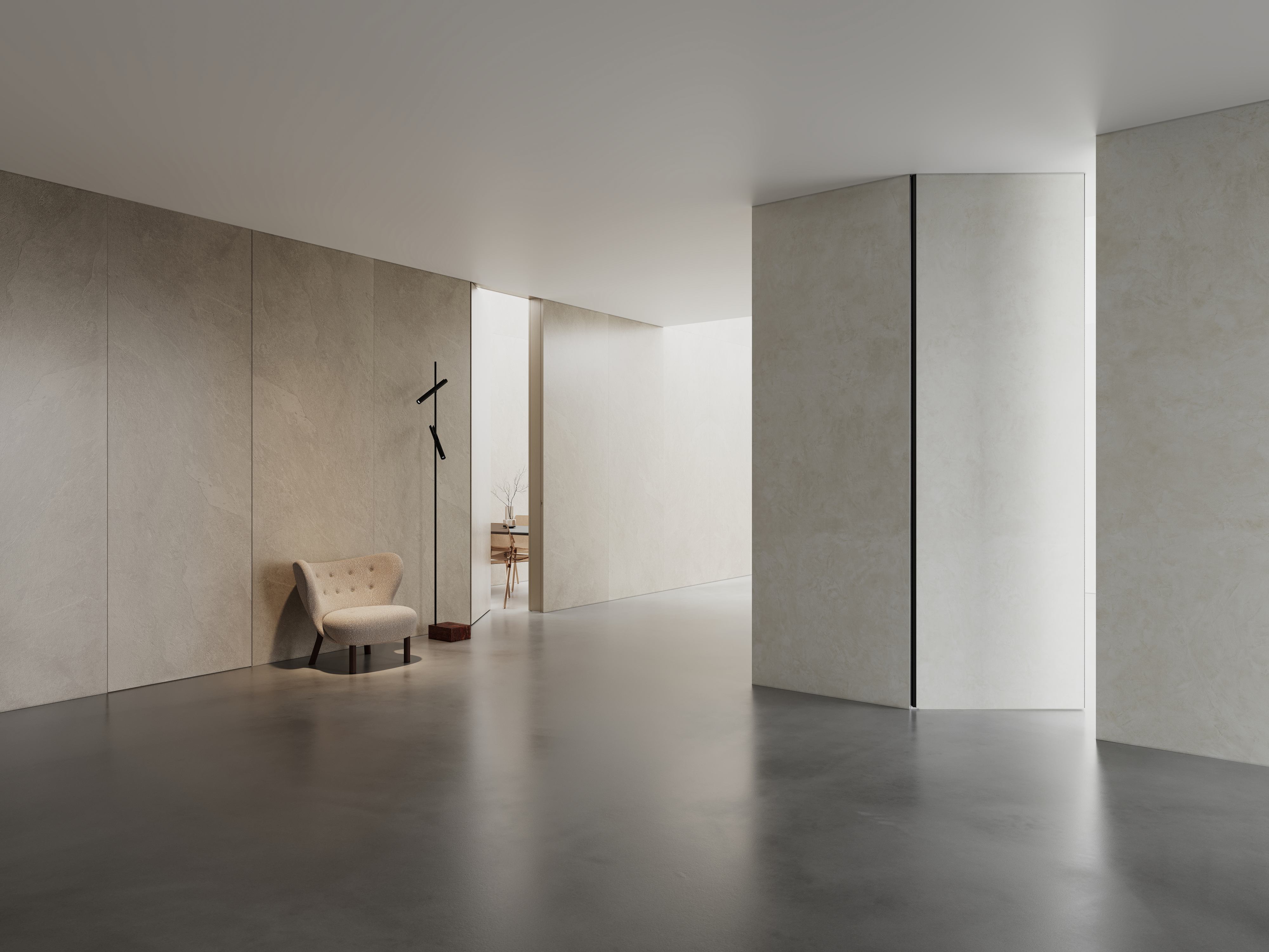 Grande porta articulada sem moldura criando uma superfície de parede contínua