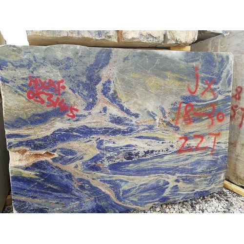 Blok besar sodalite biru