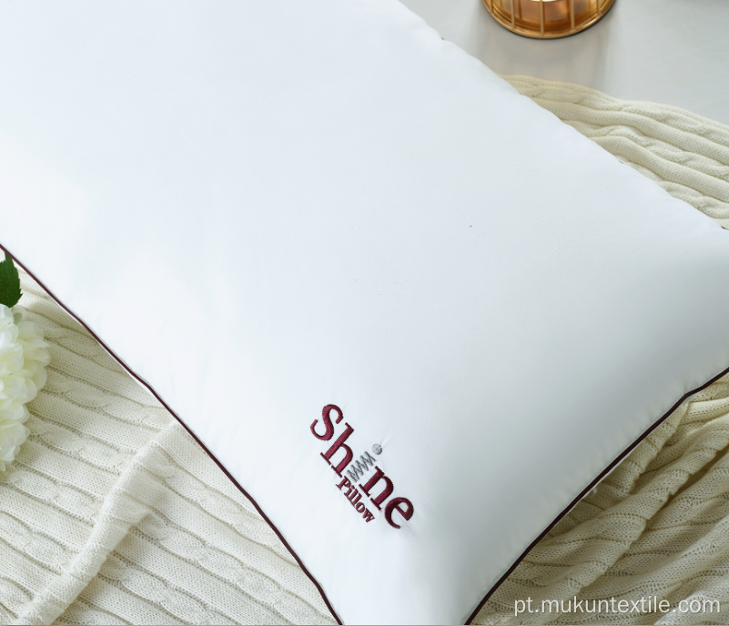 Almofada de bordado personalizado com logotipo