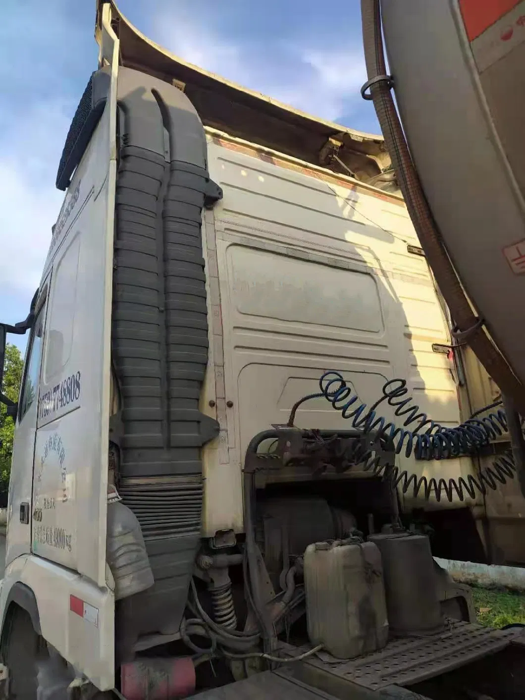 Euro 3 Volvo Fh 400 Cargo Truck 6X2 6X4 Used Tractor Truck for Sale