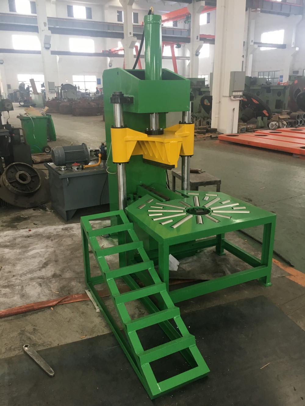 Hydraulic system truck tire cutting machine