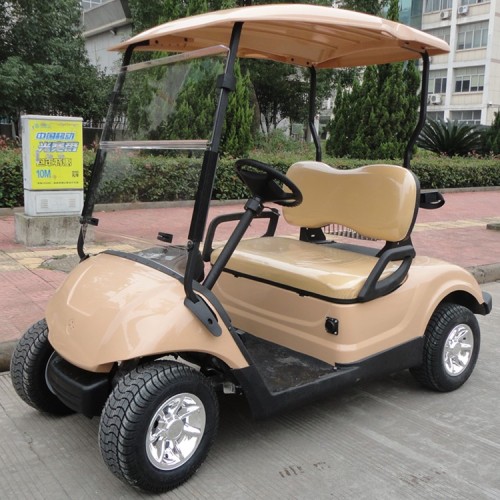 caisse beige et siège de golf