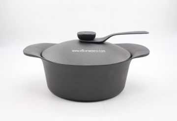 Cast iron casserole with lid