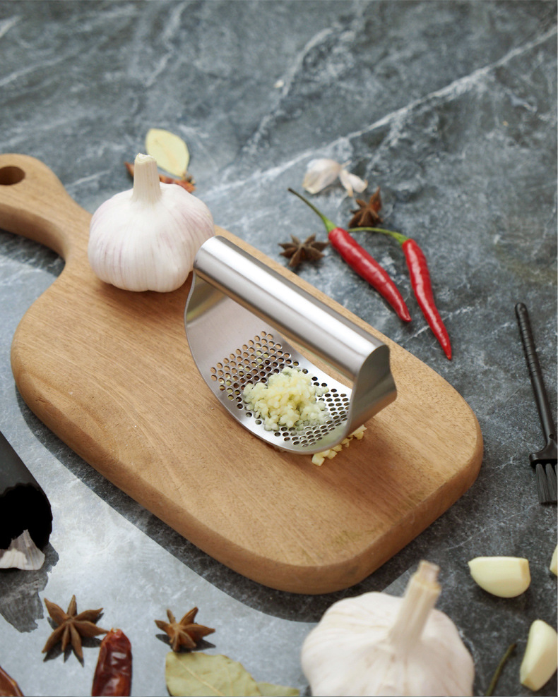 Multi-function Manual Garlic Press Curved Garlic Grinding Slicer Chopper Stainless Steel Garlic Presses Cooking Gadgets Tool