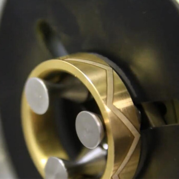 Máquina de gravação de joias com anel de placa de identificação a laser de fibra