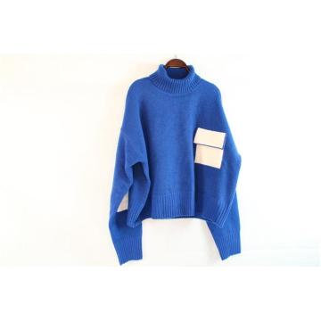 Maglione blu di dolcevita da donna