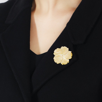Natural Yellow Mother-Of-Pearl Shell Flower Shape