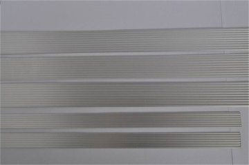 Recessed fluorescent light fitting