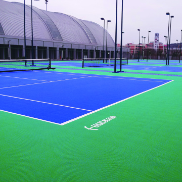 Pisos de tenis en la cancha deportiva Azulejos