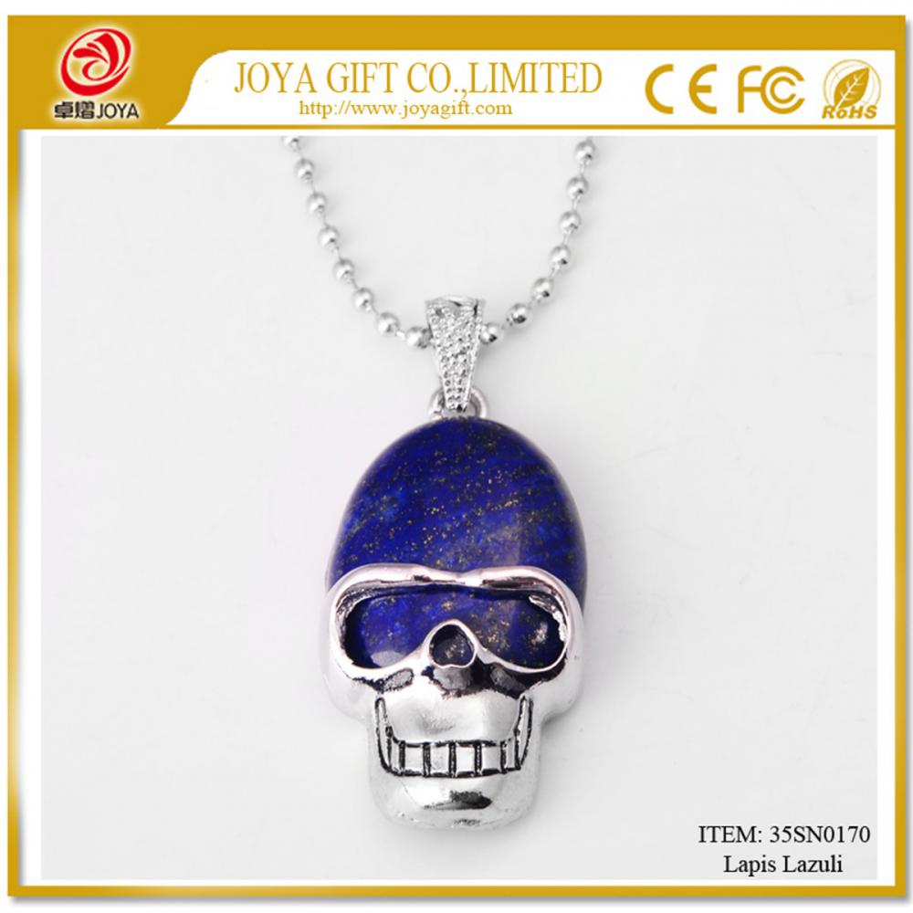 Colgante de piedras preciosas de calavera de lapislázuli con cadena de plata