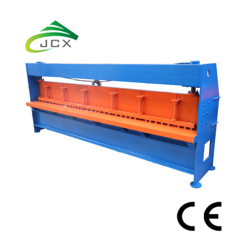 Metal sheet shearing machine