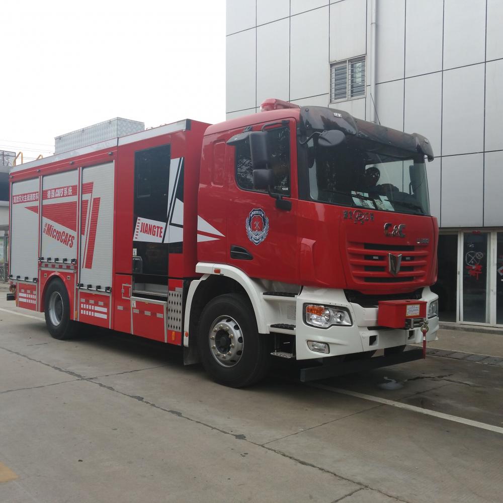 وصول العلامة التجارية الجديدة شاحنة إطفاء الرغوة MAN CAFS
