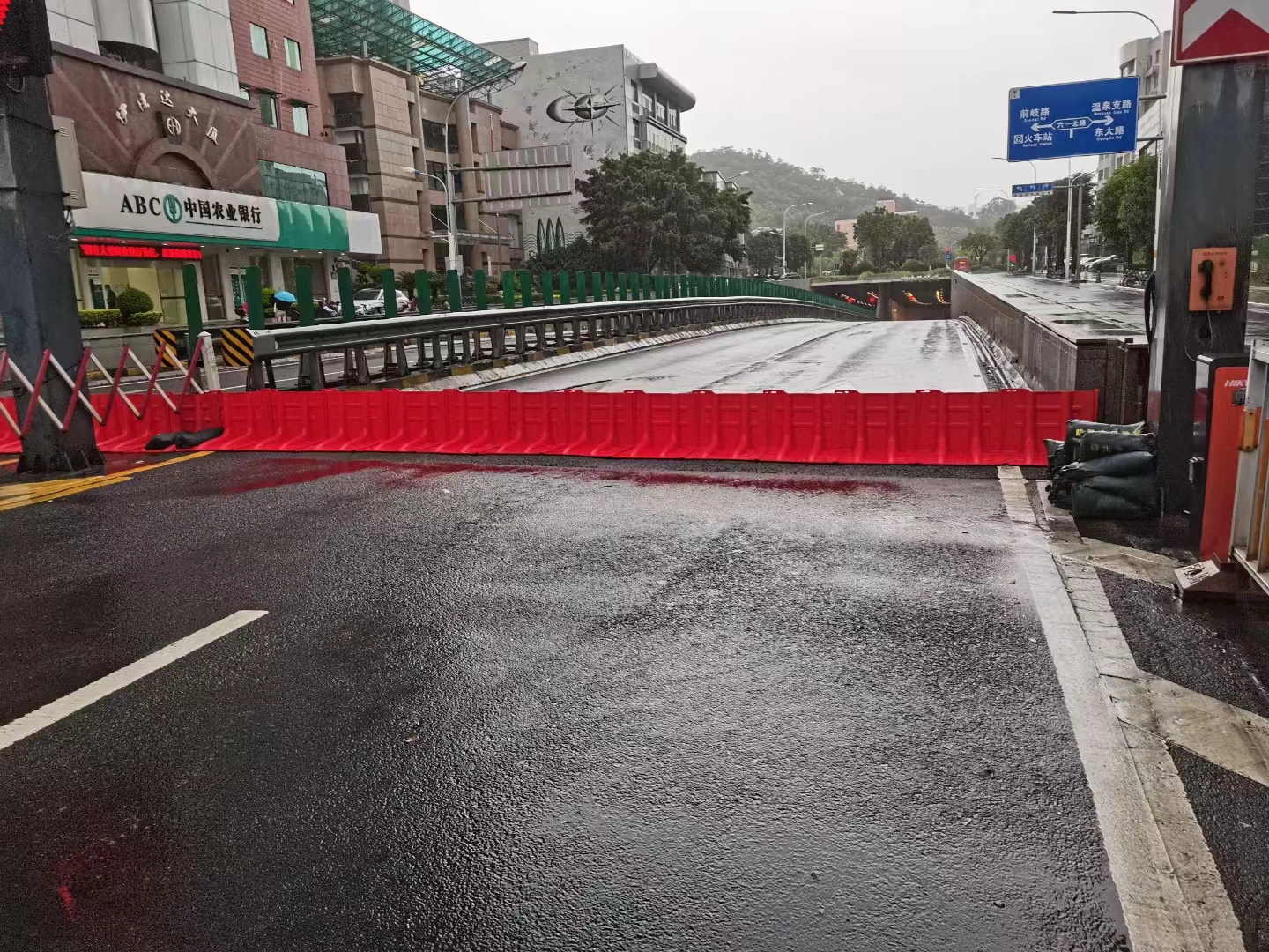 Flexible flood ABS barrier flood protection for garage