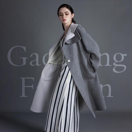 Cashmere coat with lapel design