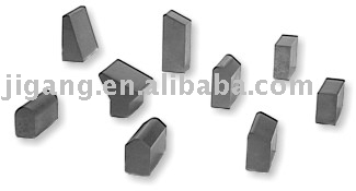 Cemented carbide snow plow inserts