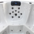 Massaggio vasca idromassaggio jacuzzi semi cerchio spa